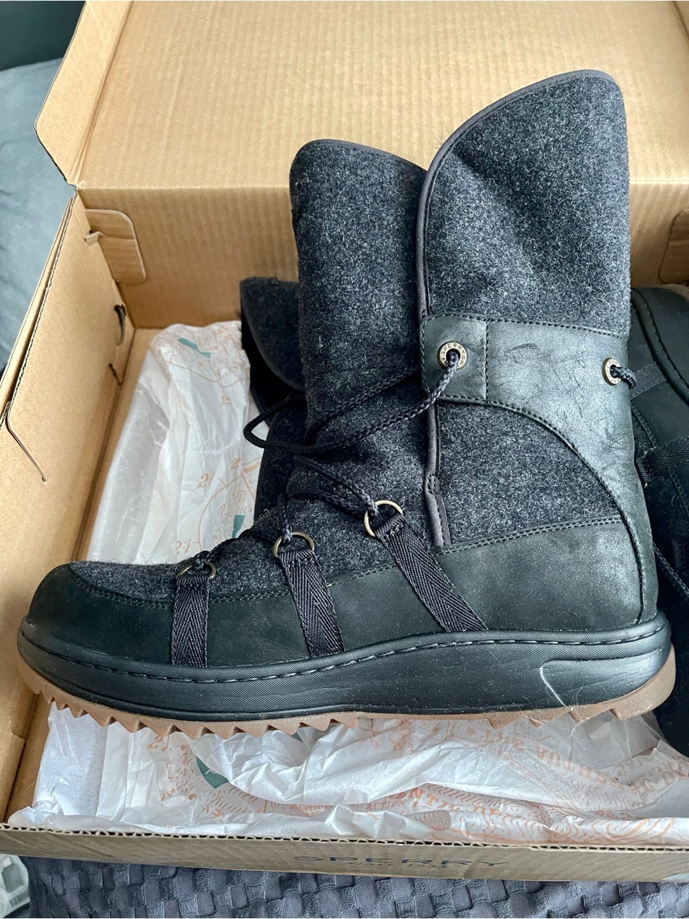 Sperry Women’s Powder Ice Cap Black Lace-Up Winter Boot with Felt Upper 12M